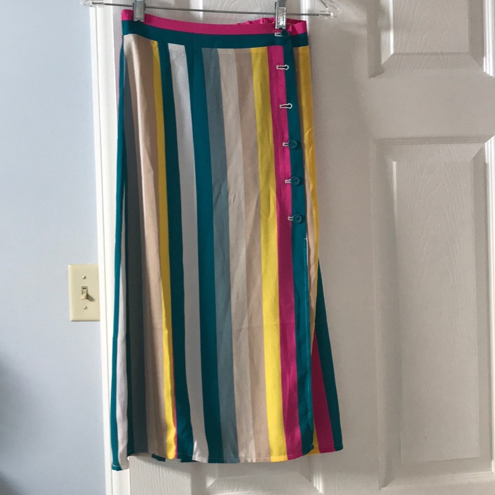 Free press skirt